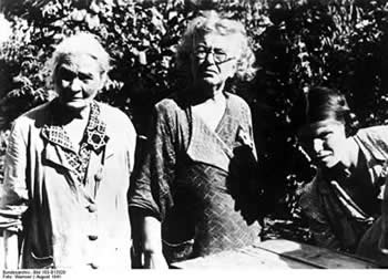 Jüdische Frauen im Ghetto von 
      Chișinău, August 1941